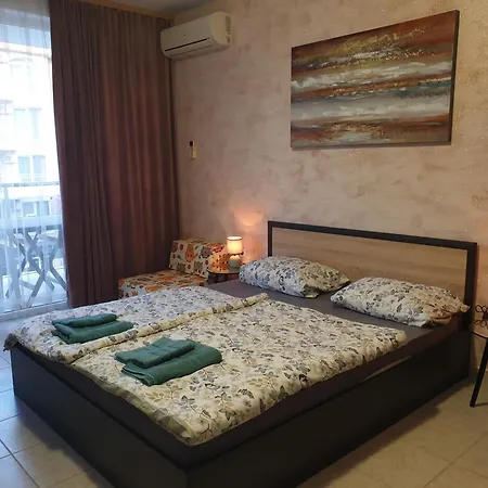 Cozy By Julie Apartment