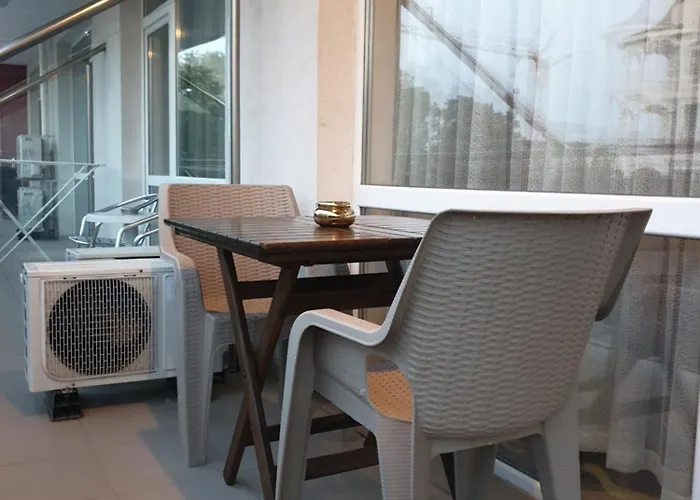 Cozy By Julie Apartment